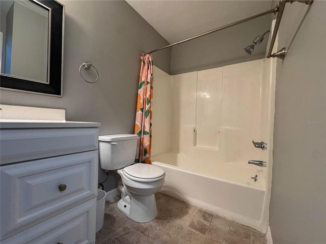 1015 SW 9TH STREET D21, Gainesville, FL 32601