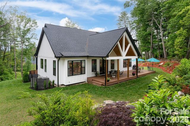 99 Timber Ridge Circle, Leicester, NC 28748