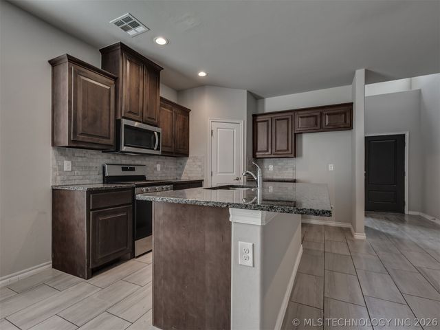 11133 NW 95th Court, Yukon, OK 73099