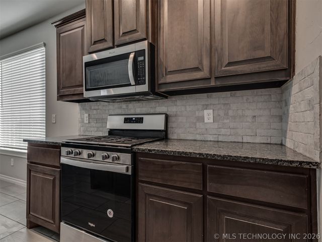 11133 NW 95th Court, Yukon, OK 73099