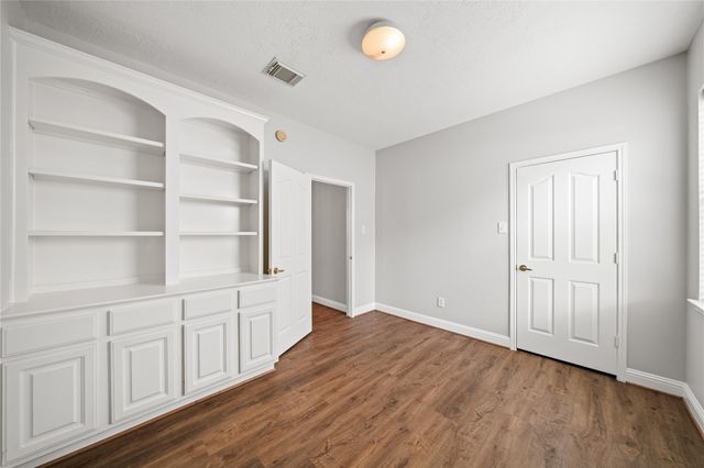 705 Hidden Oak Lane, Friendswood, TX 77546