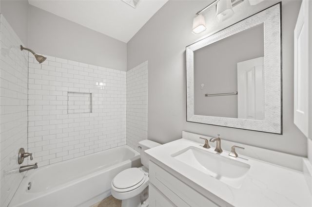 705 Hidden Oak Lane, Friendswood, TX 77546