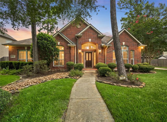 705 Hidden Oak Lane, Friendswood, TX 77546