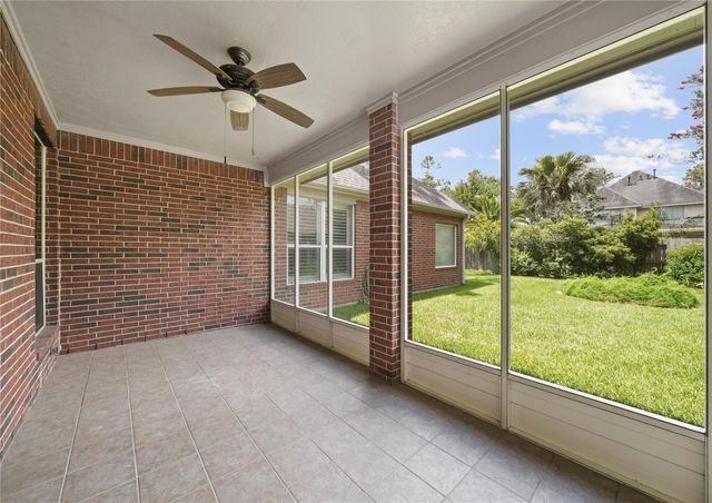 705 Hidden Oak Lane, Friendswood, TX 77546
