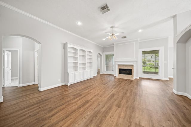 705 Hidden Oak Lane, Friendswood, TX 77546