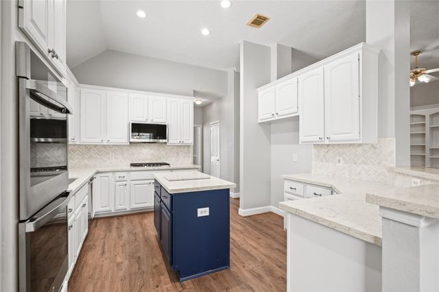 705 Hidden Oak Lane, Friendswood, TX 77546