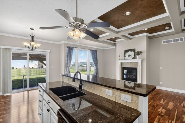 5122 N Brookstone St, Bel Aire, KS 67226