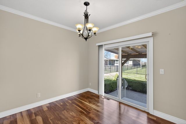 5122 N Brookstone St, Bel Aire, KS 67226