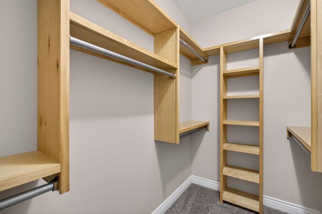 5122 N Brookstone St, Bel Aire, KS 67226