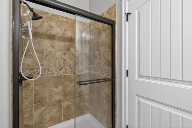 5122 N Brookstone St, Bel Aire, KS 67226