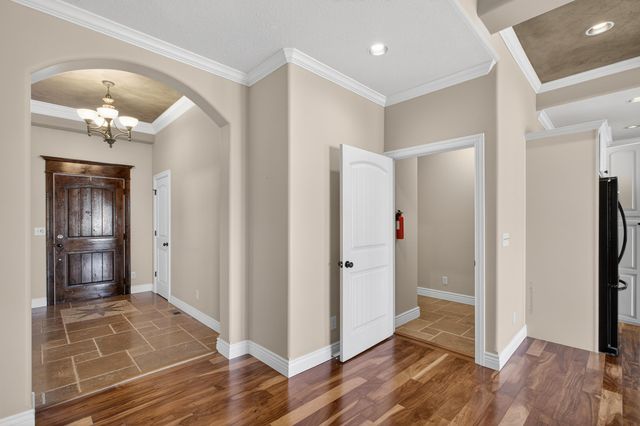 5122 N Brookstone St, Bel Aire, KS 67226