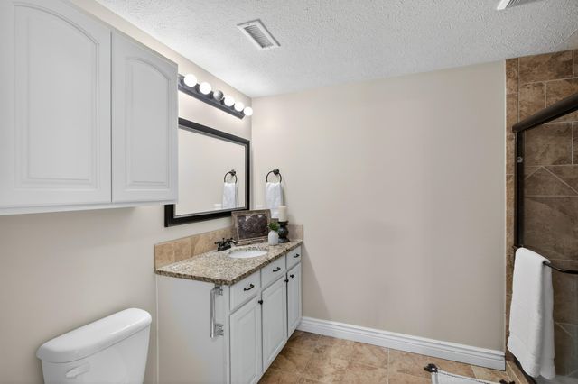 5122 N Brookstone St, Bel Aire, KS 67226