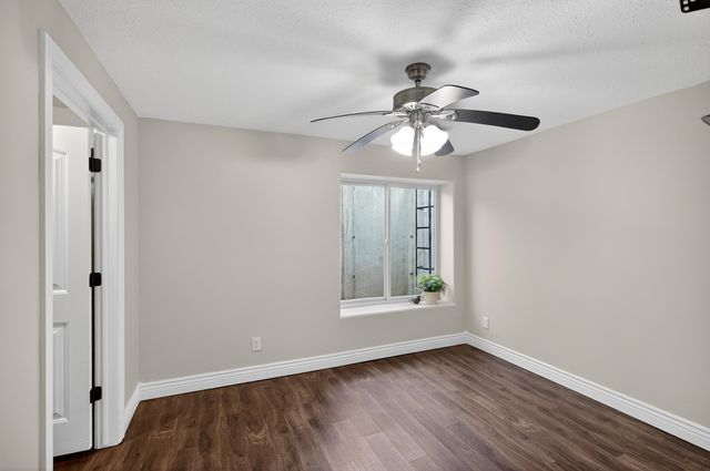 5122 N Brookstone St, Bel Aire, KS 67226