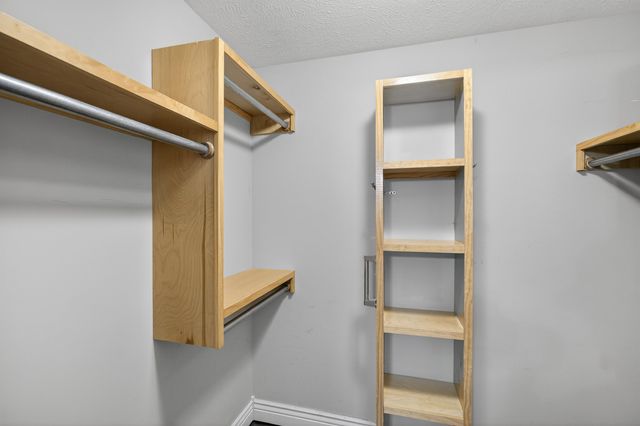 5122 N Brookstone St, Bel Aire, KS 67226