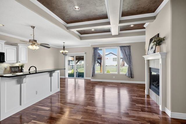 5122 N Brookstone St, Bel Aire, KS 67226