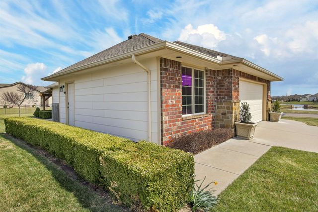 5122 N Brookstone St, Bel Aire, KS 67226