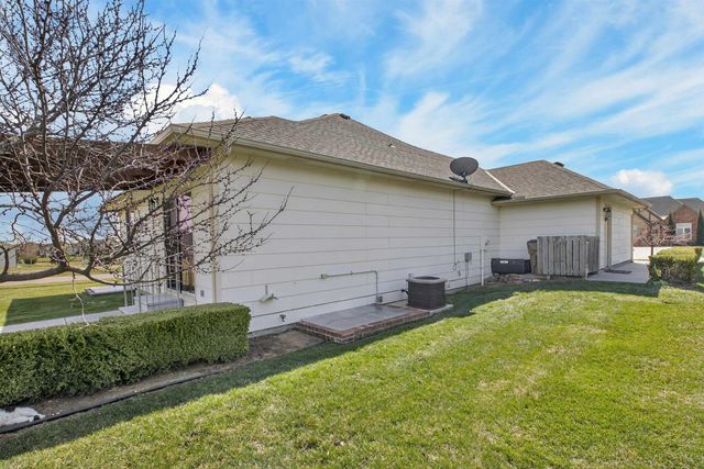 5122 N Brookstone St, Bel Aire, KS 67226