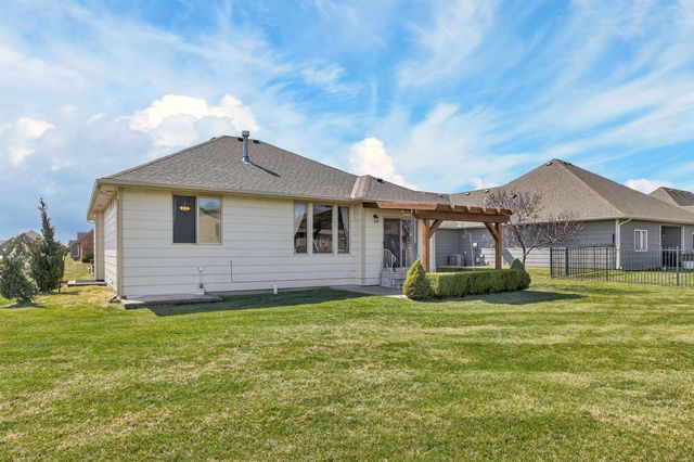 5122 N Brookstone St, Bel Aire, KS 67226