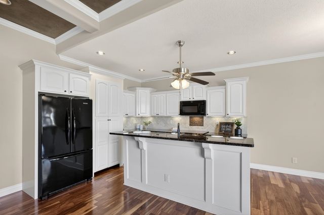 5122 N Brookstone St, Bel Aire, KS 67226