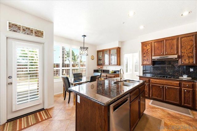 2279 Bear Rock, Escondido, CA 92026