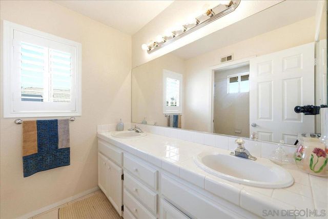 2279 Bear Rock, Escondido, CA 92026