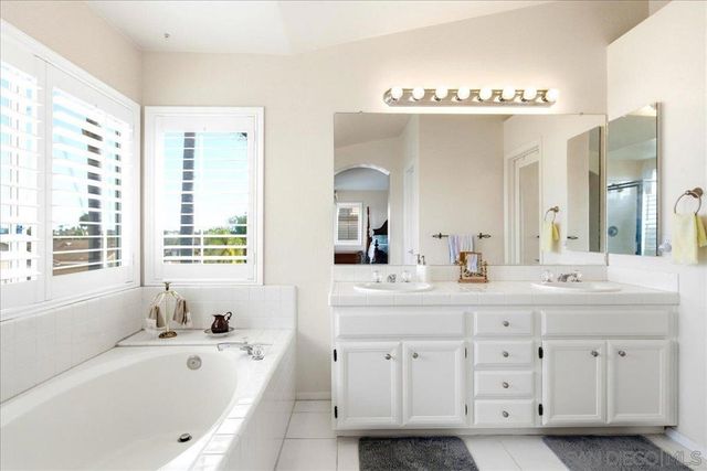 2279 Bear Rock, Escondido, CA 92026