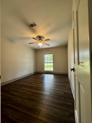3099 Longfellow Dr., Bay St. Louis, MS 39520