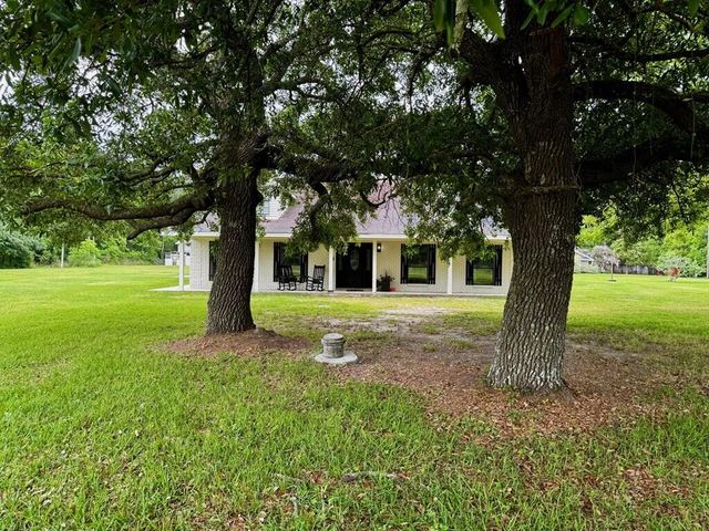3099 Longfellow Dr., Bay St. Louis, MS 39520