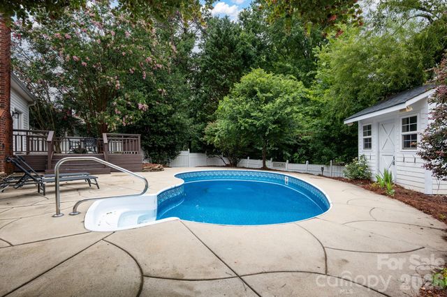 3412 Pondridge Court, Charlotte, NC 28269