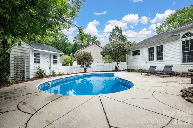3412 Pondridge Court, Charlotte, NC 28269