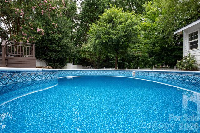 3412 Pondridge Court, Charlotte, NC 28269