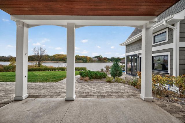 525 Smithtown Court, Victoria, MN 55331