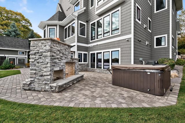 525 Smithtown Court, Victoria, MN 55331