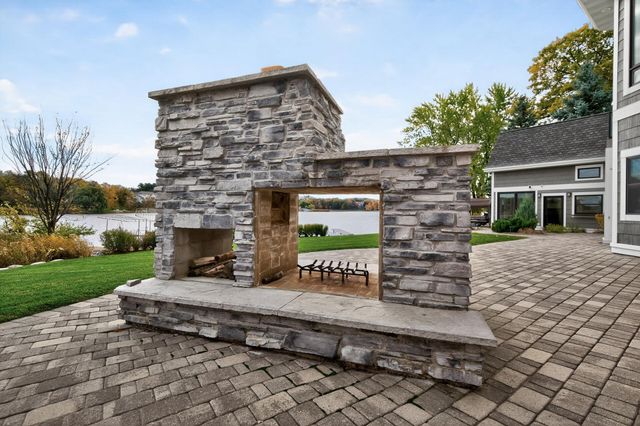 525 Smithtown Court, Victoria, MN 55331