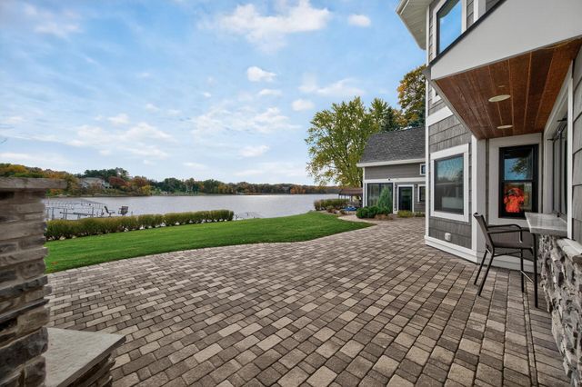 525 Smithtown Court, Victoria, MN 55331