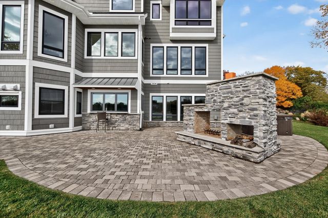 525 Smithtown Court, Victoria, MN 55331