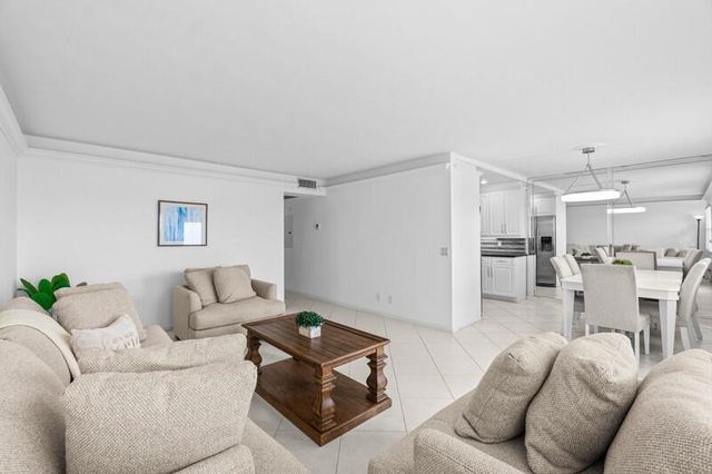 4013 Yarmouth A, Boca Raton, FL 33434