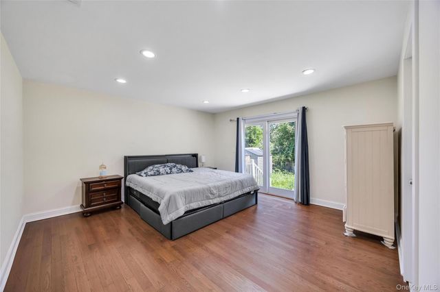 71 Penn Street, Lake Grove, NY 11755