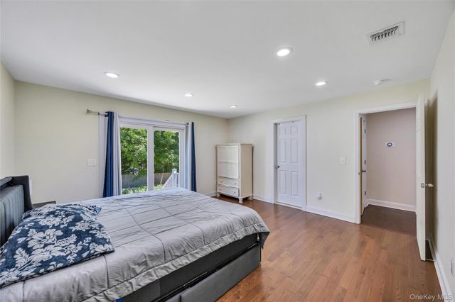 71 Penn Street, Lake Grove, NY 11755