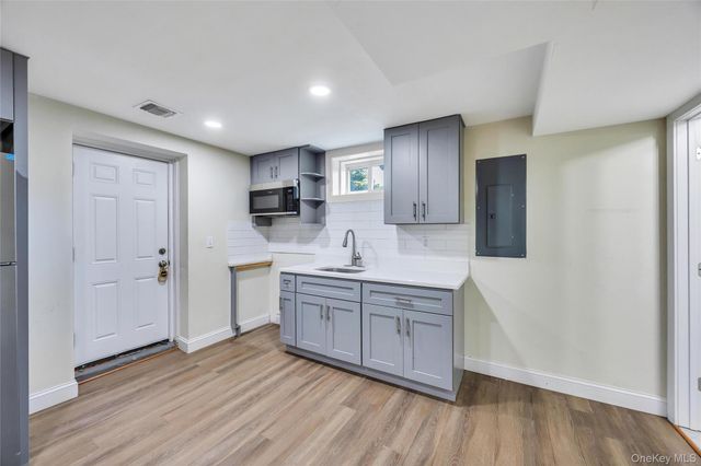 71 Penn Street, Lake Grove, NY 11755