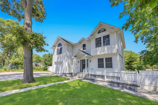 71 Penn Street, Lake Grove, NY 11755