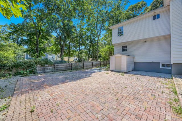 71 Penn Street, Lake Grove, NY 11755