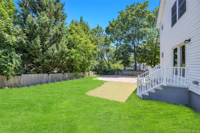 71 Penn Street, Lake Grove, NY 11755