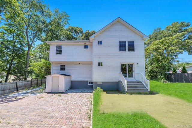 71 Penn Street, Lake Grove, NY 11755