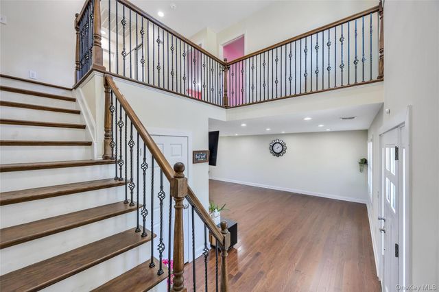 71 Penn Street, Lake Grove, NY 11755