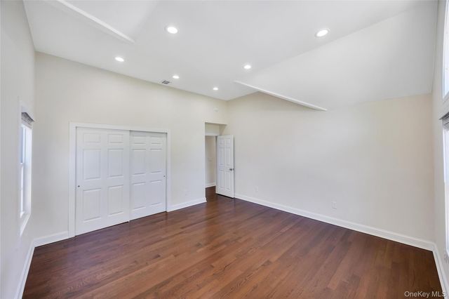 71 Penn Street, Lake Grove, NY 11755