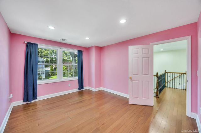 71 Penn Street, Lake Grove, NY 11755