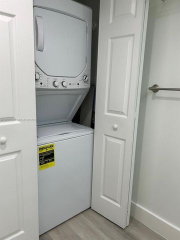 1000 SW 125th Ave 214N, Pembroke Pines, FL 33027