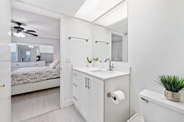 1000 SW 125th Ave 214N, Pembroke Pines, FL 33027