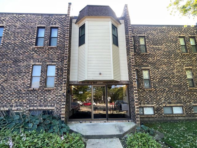 2218 Country Club Drive 22, Woodridge, IL 60517